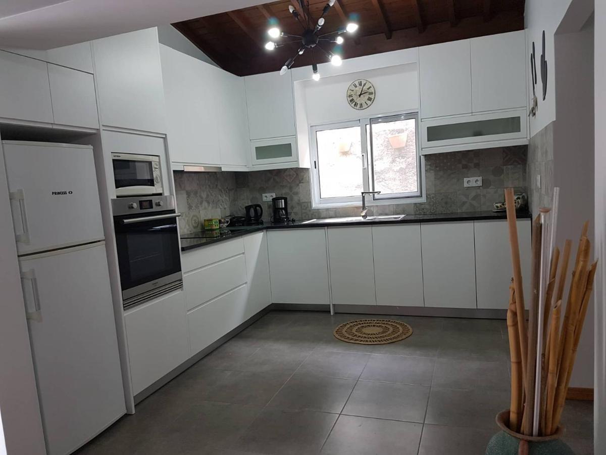 Join Our Relaxed House Near The Beach - Mosteiros Mosteiros  Zewnętrze zdjęcie