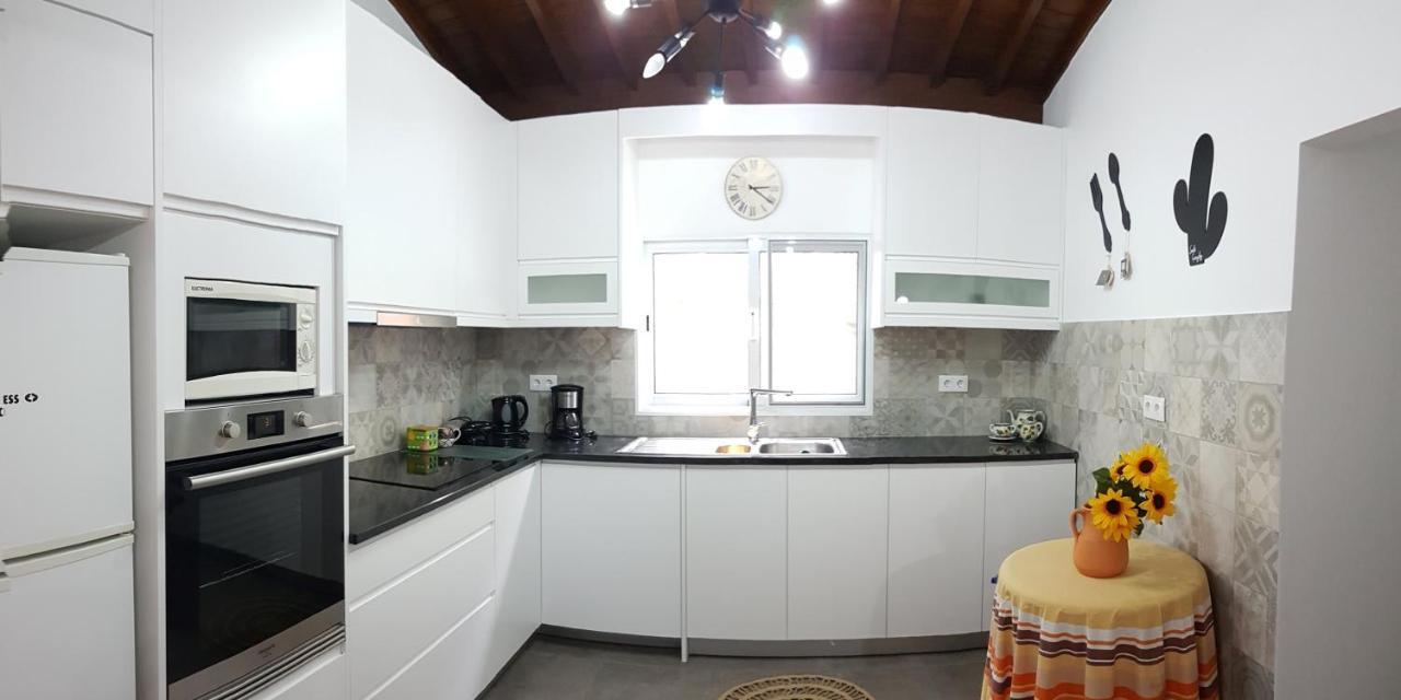 Join Our Relaxed House Near The Beach - Mosteiros Mosteiros  Zewnętrze zdjęcie