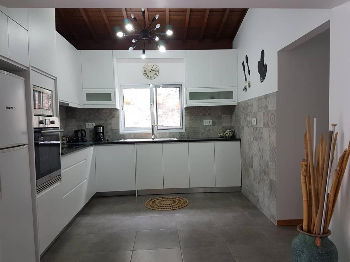 Join Our Relaxed House Near The Beach - Mosteiros Mosteiros  Zewnętrze zdjęcie