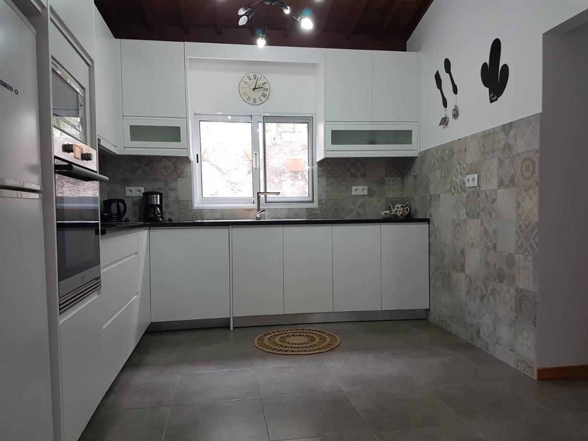 Join Our Relaxed House Near The Beach - Mosteiros Mosteiros  Zewnętrze zdjęcie