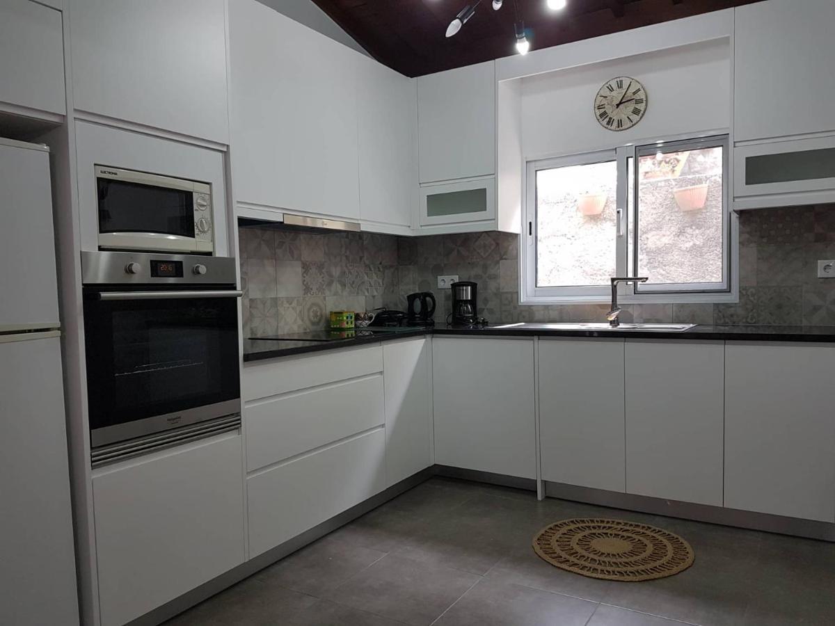Join Our Relaxed House Near The Beach - Mosteiros Mosteiros  Zewnętrze zdjęcie