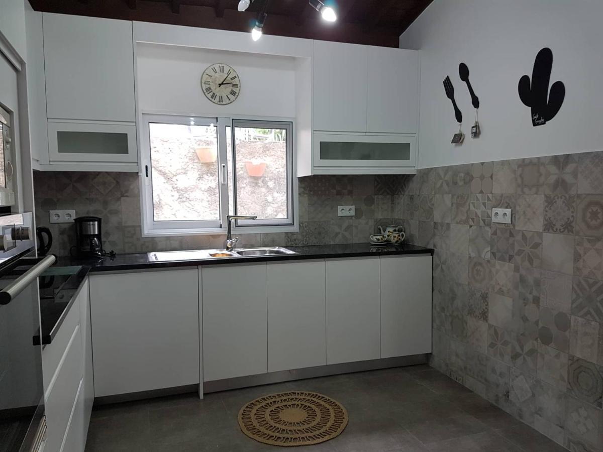 Join Our Relaxed House Near The Beach - Mosteiros Mosteiros  Zewnętrze zdjęcie