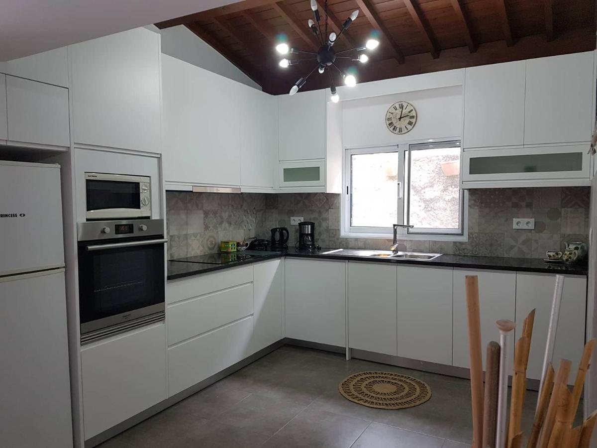 Join Our Relaxed House Near The Beach - Mosteiros Mosteiros  Zewnętrze zdjęcie